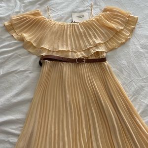 NWT Love bonito yellow pleated off shoulder dress
